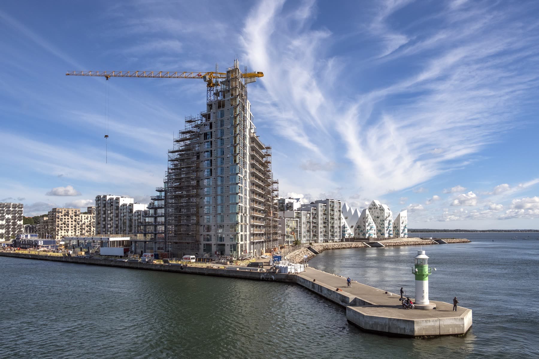 Bassin 7 og Aarhus Ø set fra vandet