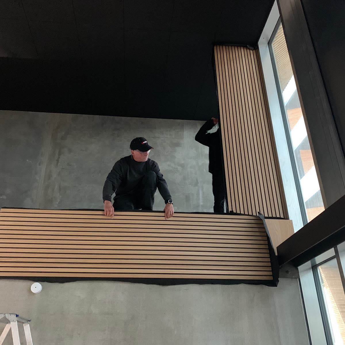 Byggeproces i Casa Ø med træ og rå vægge